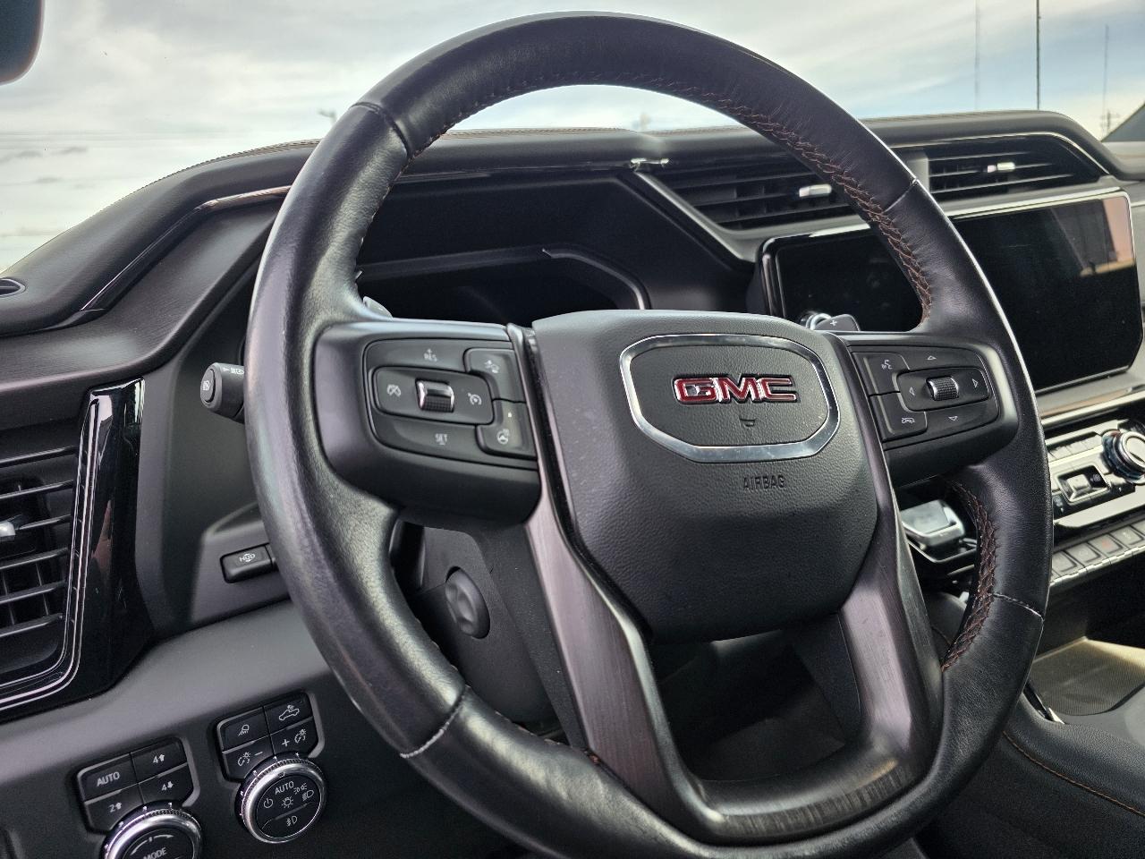 GMC Sierra 1500 AT4 Crew Cab 4WD 2022