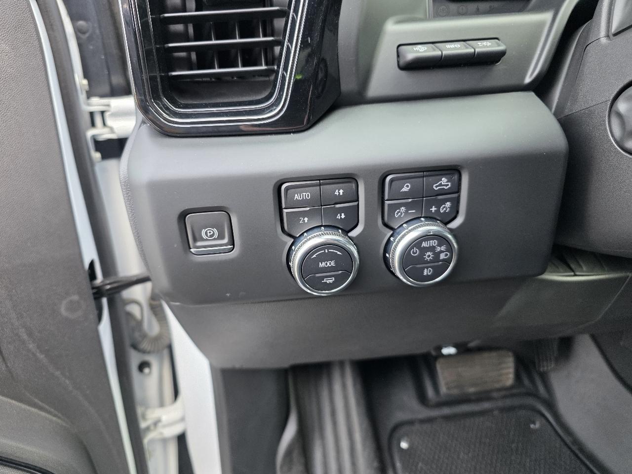 GMC Sierra 1500 AT4 Crew Cab 4WD 2022