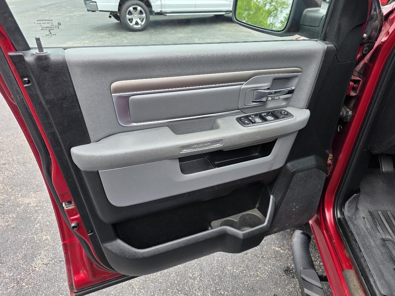 RAM 1500 SLT Crew Cab SWB 4WD 2014