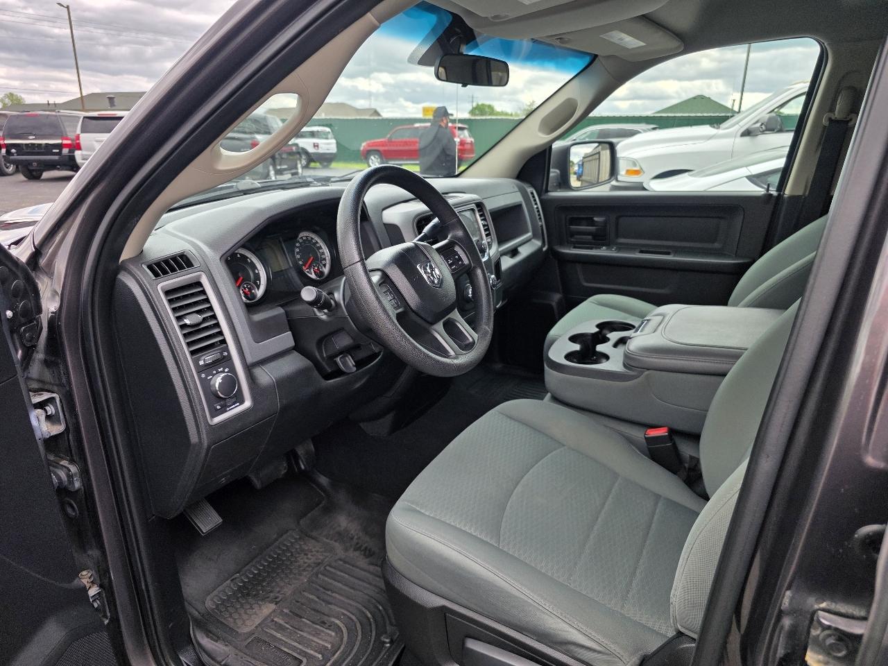 RAM 1500 Tradesman Quad Cab 4WD 2015