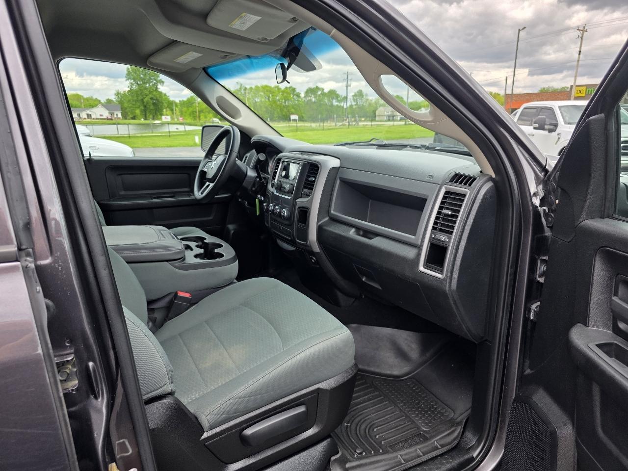 RAM 1500 Tradesman Quad Cab 4WD 2015