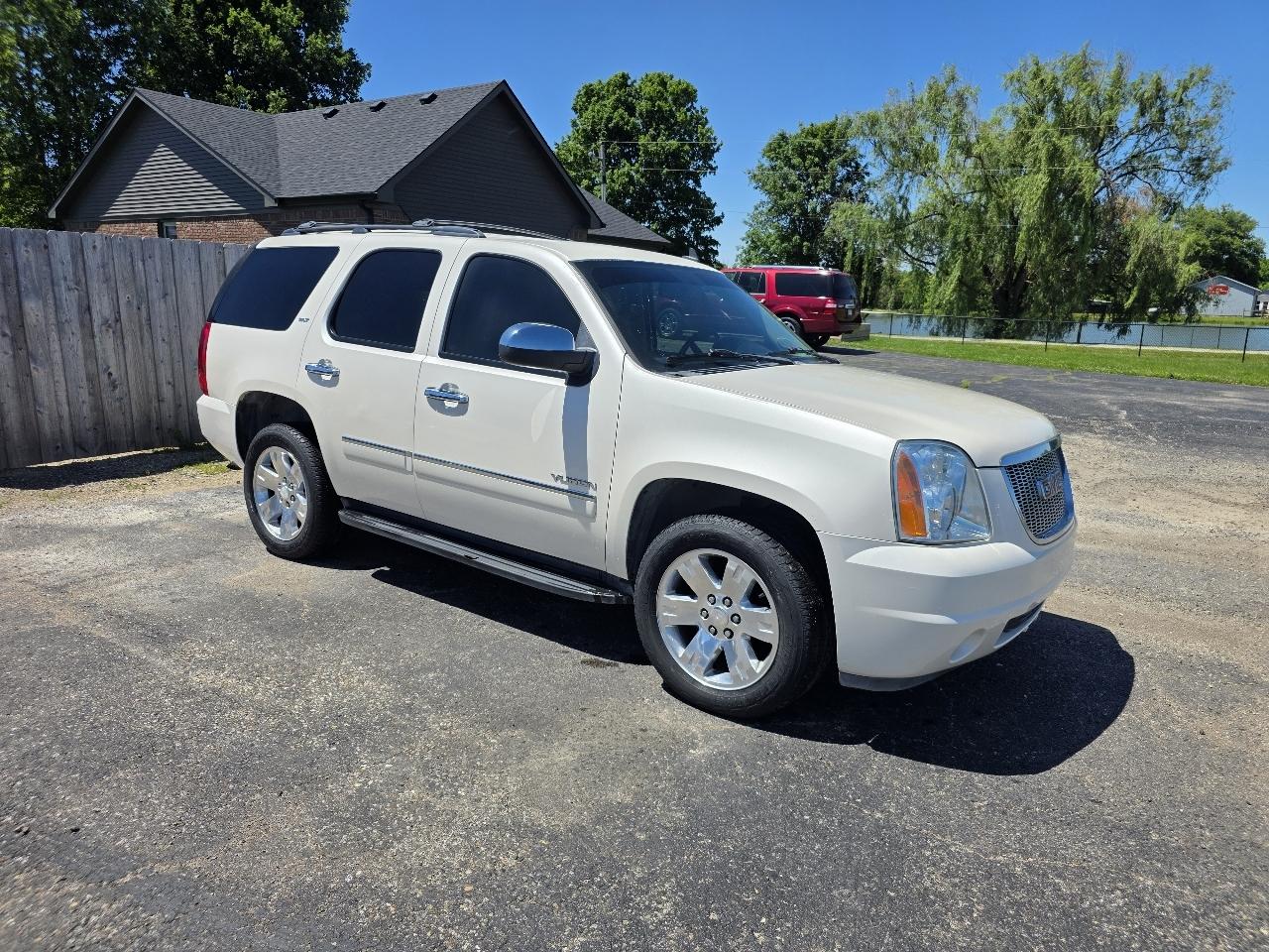 GMC Yukon SLT 4WD 2013