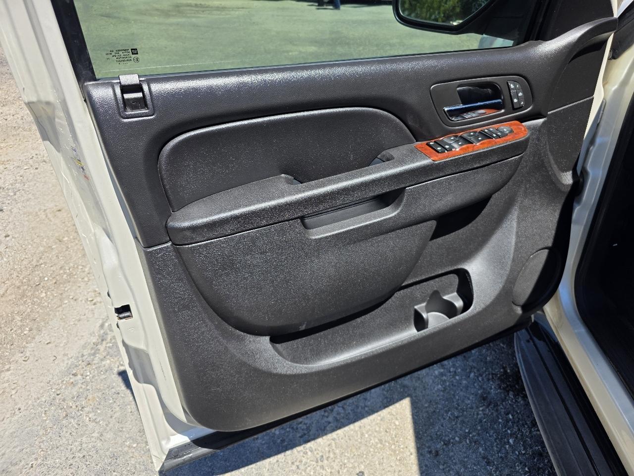 GMC Yukon SLT 4WD 2013