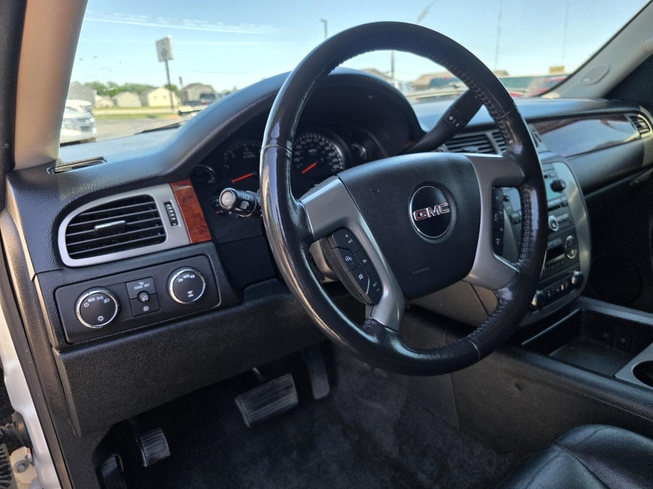 GMC Yukon SLT 4WD 2013