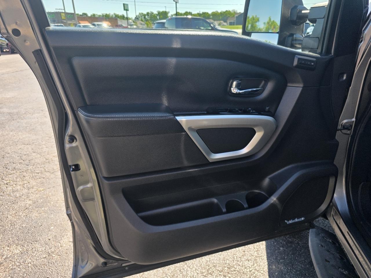 Nissan Titan XD PRO-4X 4WD Diesel 2017