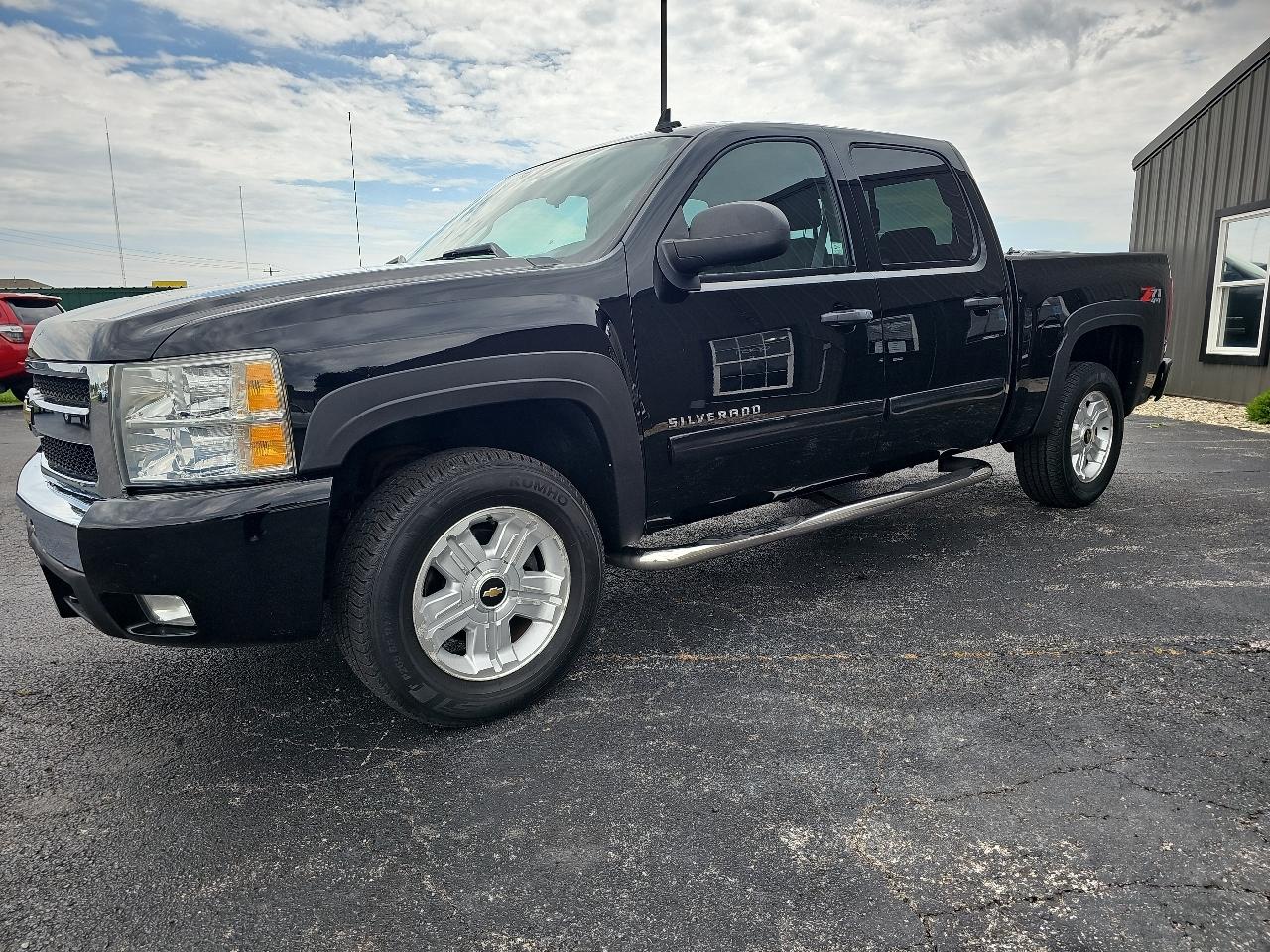 Chevrolet Silverado 1500 LT Crew Cab 4WD 2011