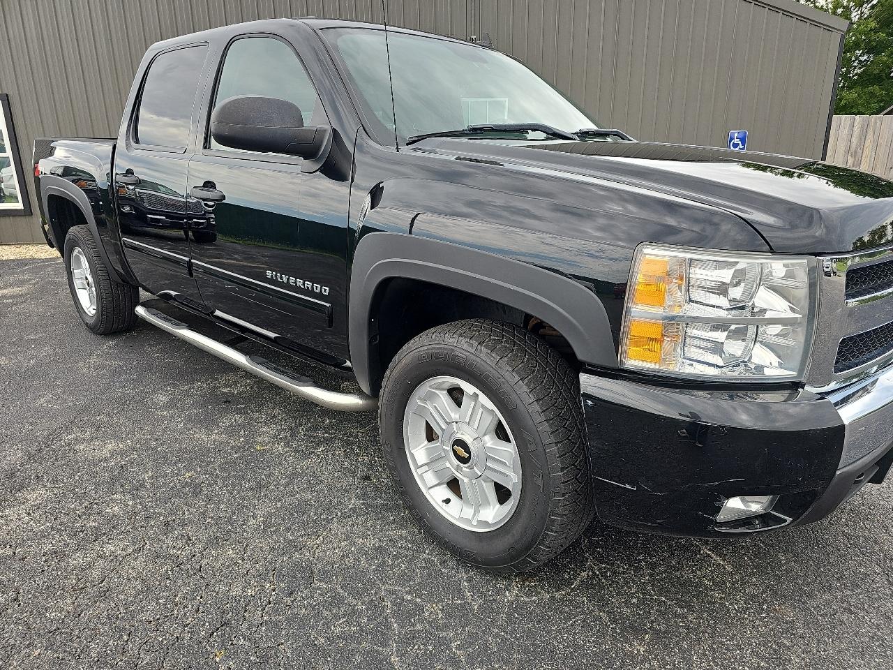 Chevrolet Silverado 1500 LT Crew Cab 4WD 2011