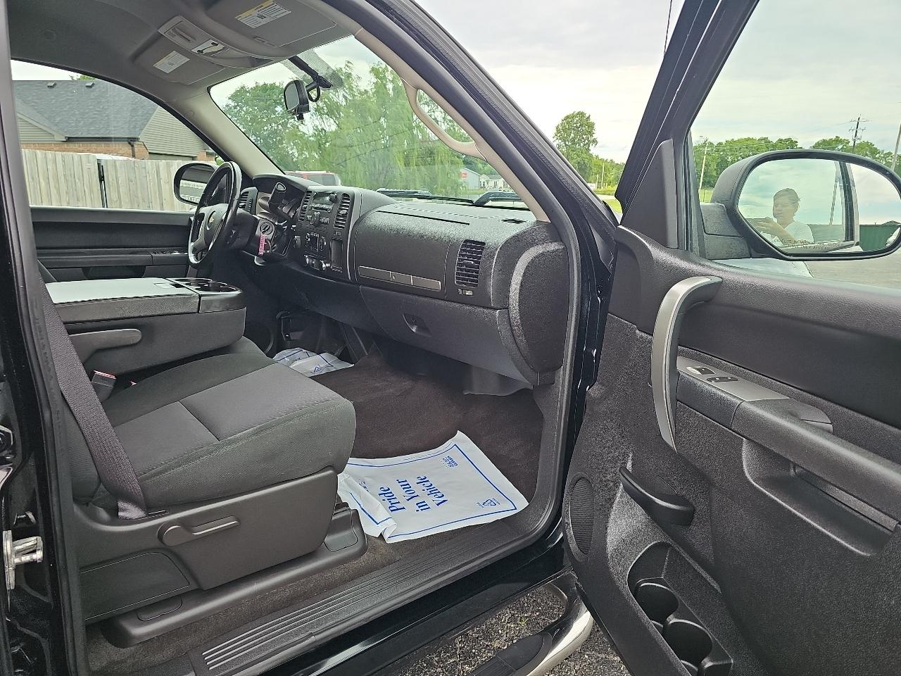 Chevrolet Silverado 1500 LT Crew Cab 4WD 2011