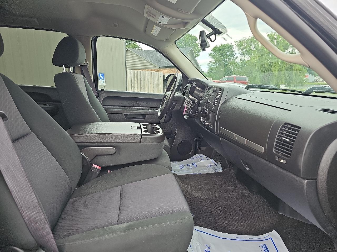 Chevrolet Silverado 1500 LT Crew Cab 4WD 2011