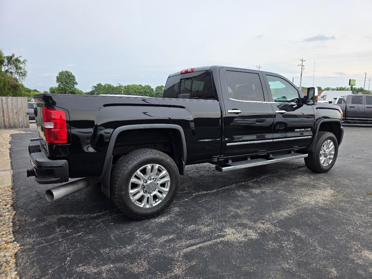 GMC Sierra 2500HD Denali Crew Cab 4WD 2016