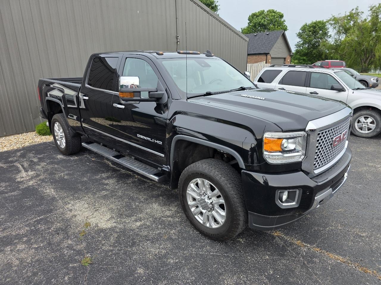 GMC Sierra 2500HD Denali Crew Cab 4WD 2016