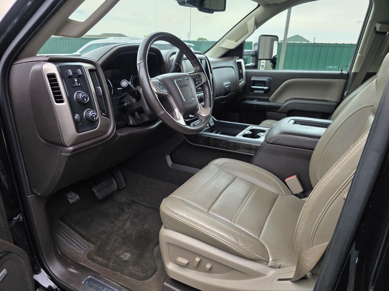 GMC Sierra 2500HD Denali Crew Cab 4WD 2016