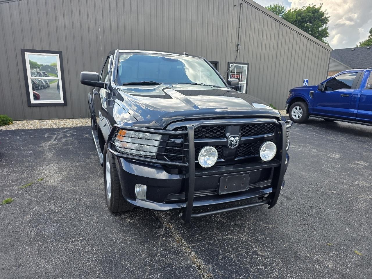 RAM 1500 4WD Reg Cab 120.5" Express 2013