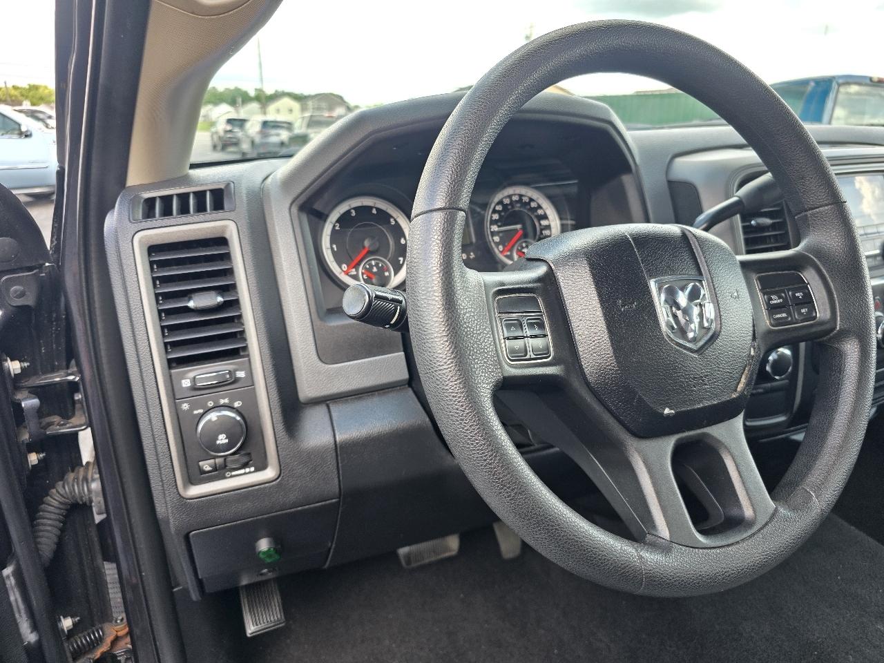 RAM 1500 4WD Reg Cab 120.5" Express 2013
