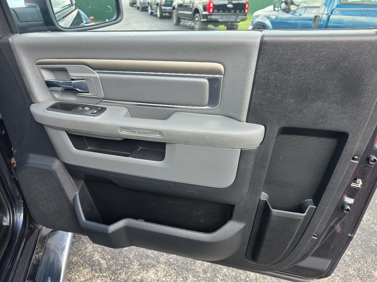 RAM 1500 4WD Reg Cab 120.5" Express 2013