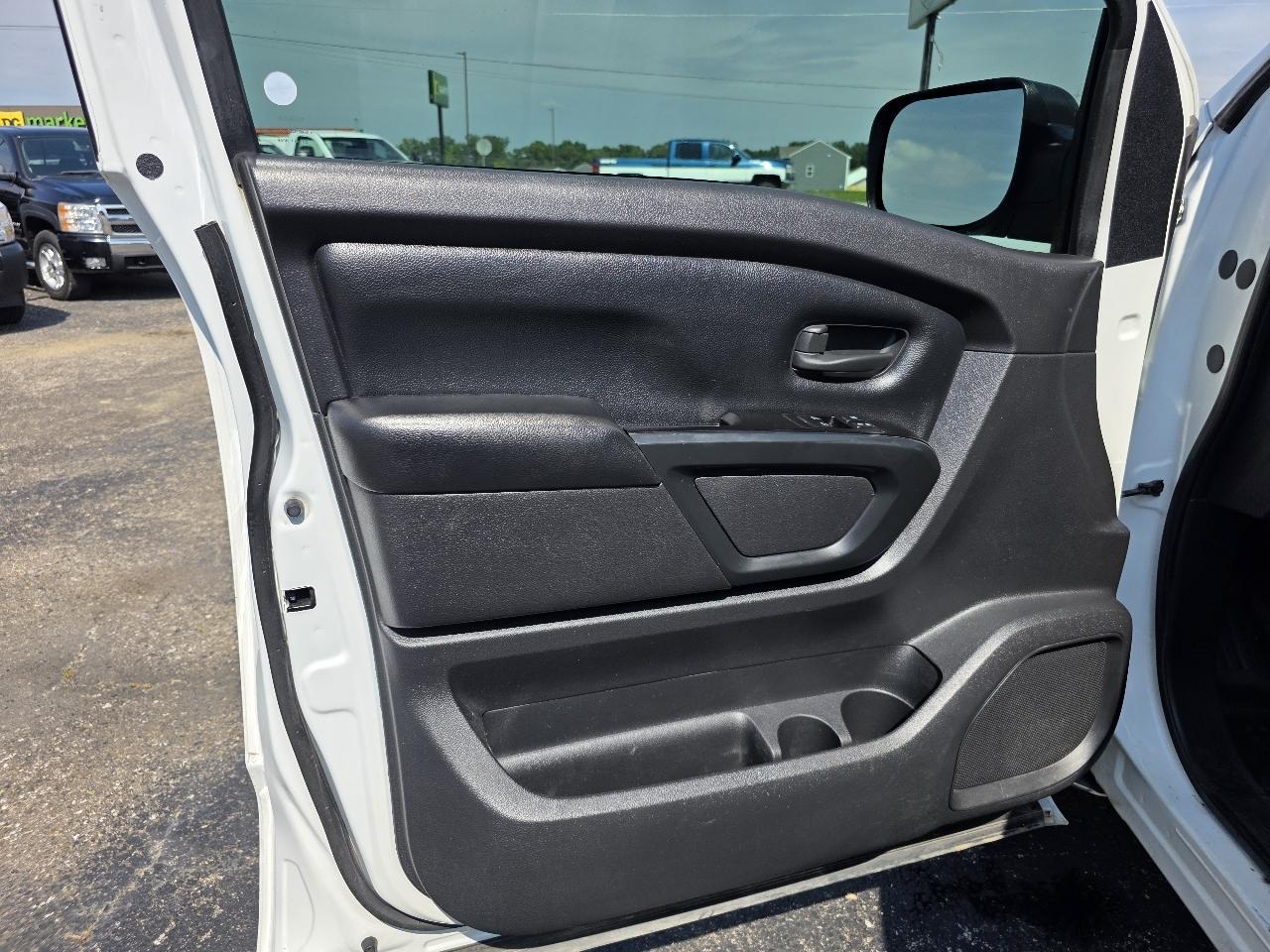 Nissan Titan S Regular Cab 4WD 2019
