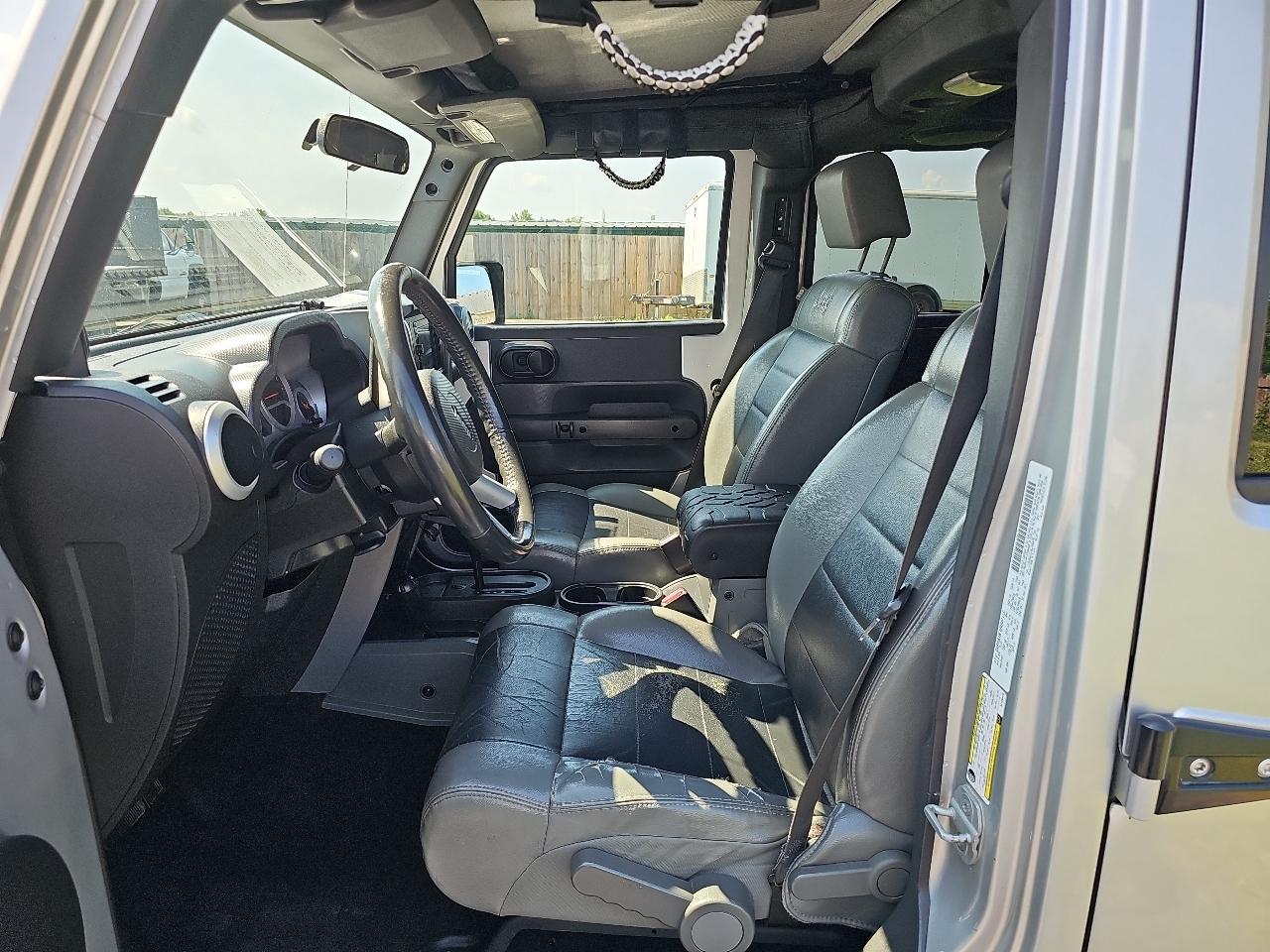 Jeep Wrangler Unlimited Sahara 4WD 2010
