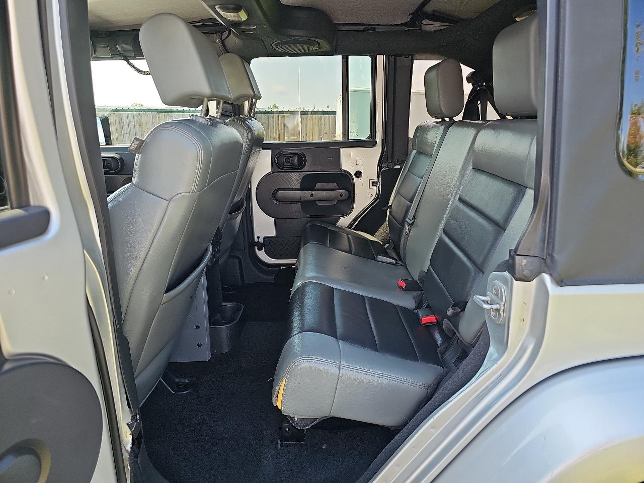 Jeep Wrangler Unlimited Sahara 4WD 2010