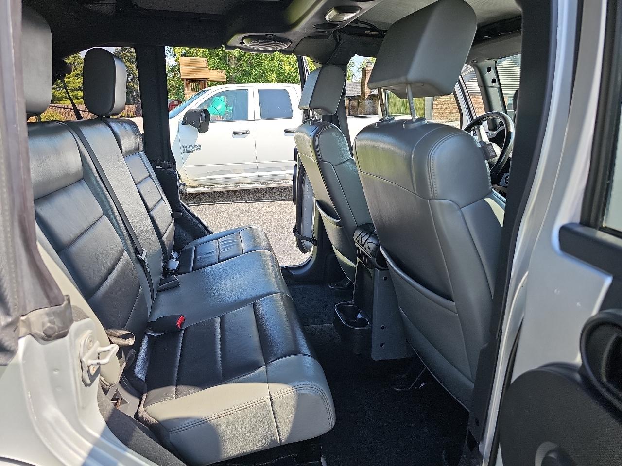 Jeep Wrangler Unlimited Sahara 4WD 2010