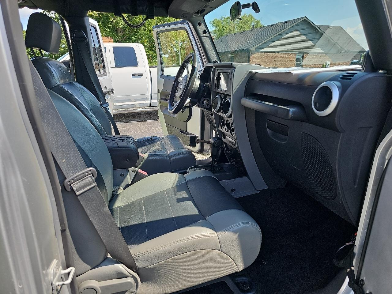 Jeep Wrangler Unlimited Sahara 4WD 2010