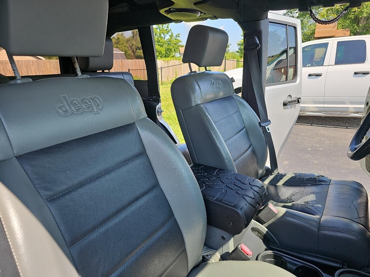Jeep Wrangler Unlimited Sahara 4WD 2010
