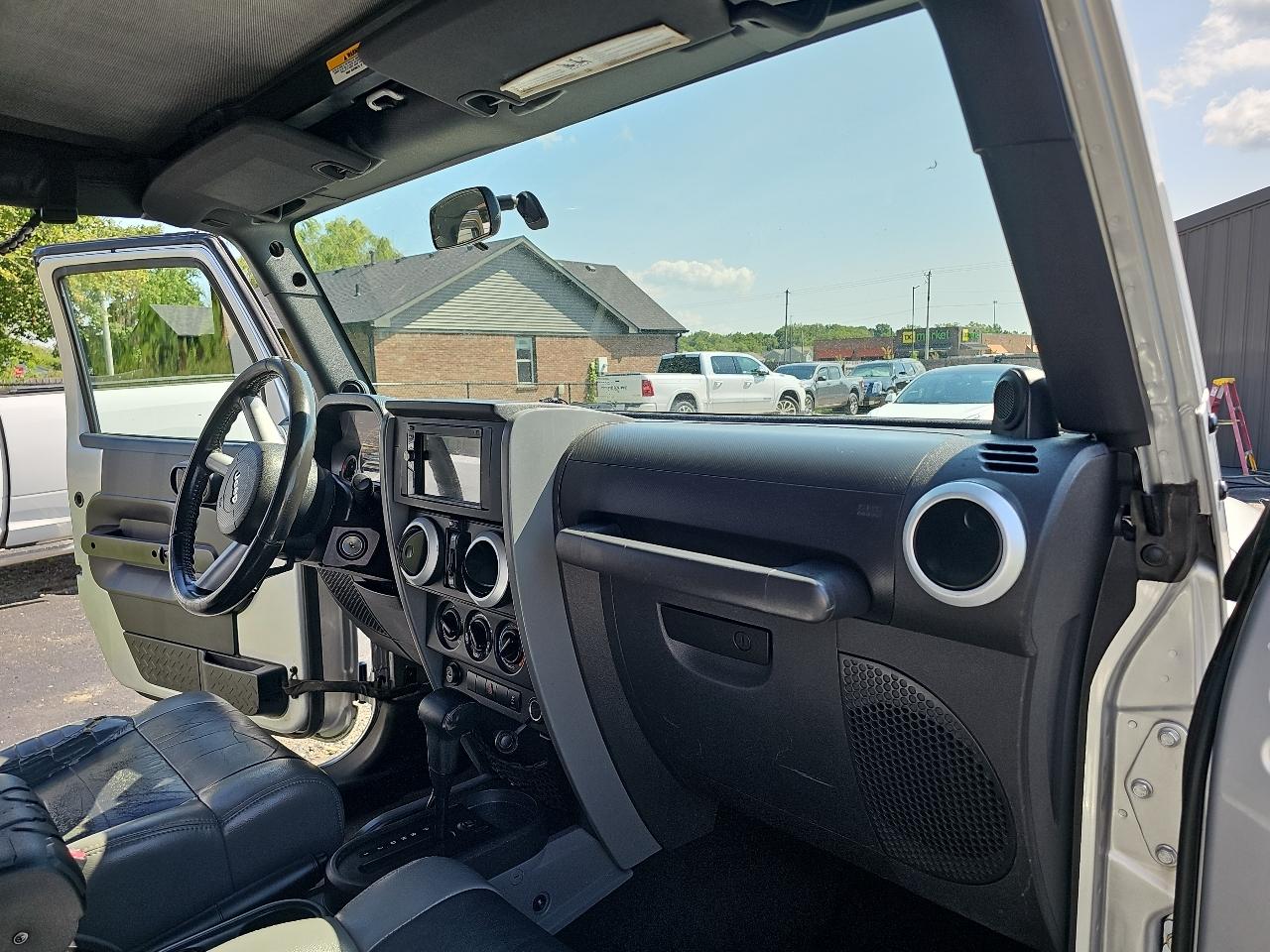 Jeep Wrangler Unlimited Sahara 4WD 2010
