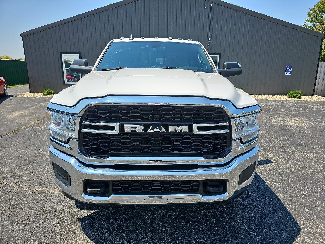 RAM 3500 Tradesman Crew Cab 4WD 2022
