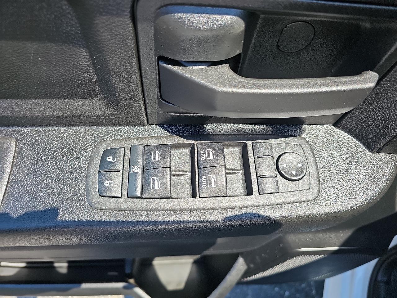 RAM 3500 Tradesman Crew Cab 4WD 2022