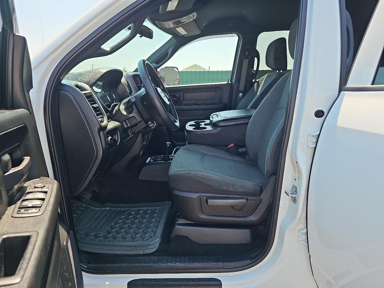RAM 3500 Tradesman Crew Cab 4WD 2022