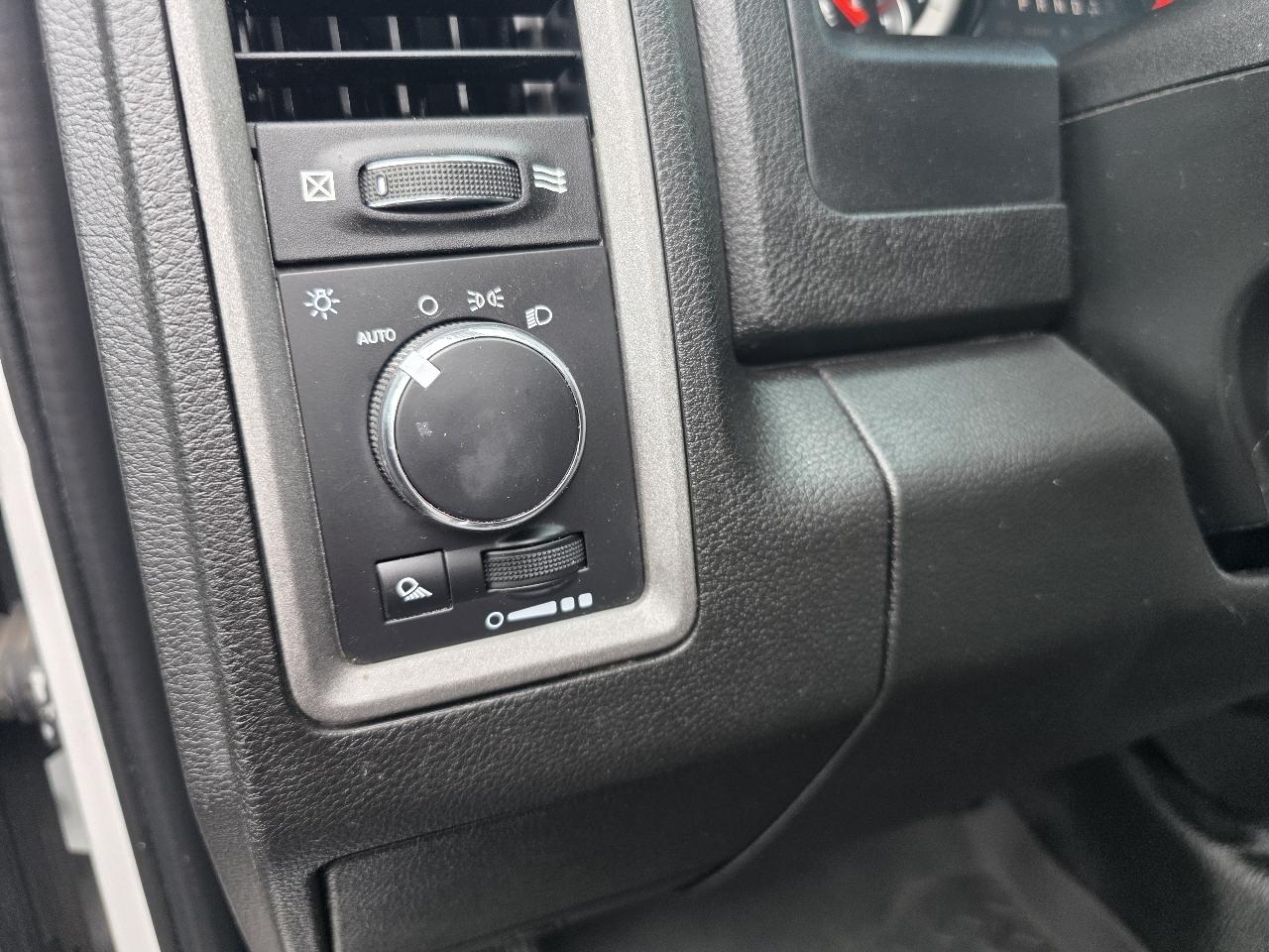 RAM 1500 Classic Tradesman Quad Cab 4WD 2021