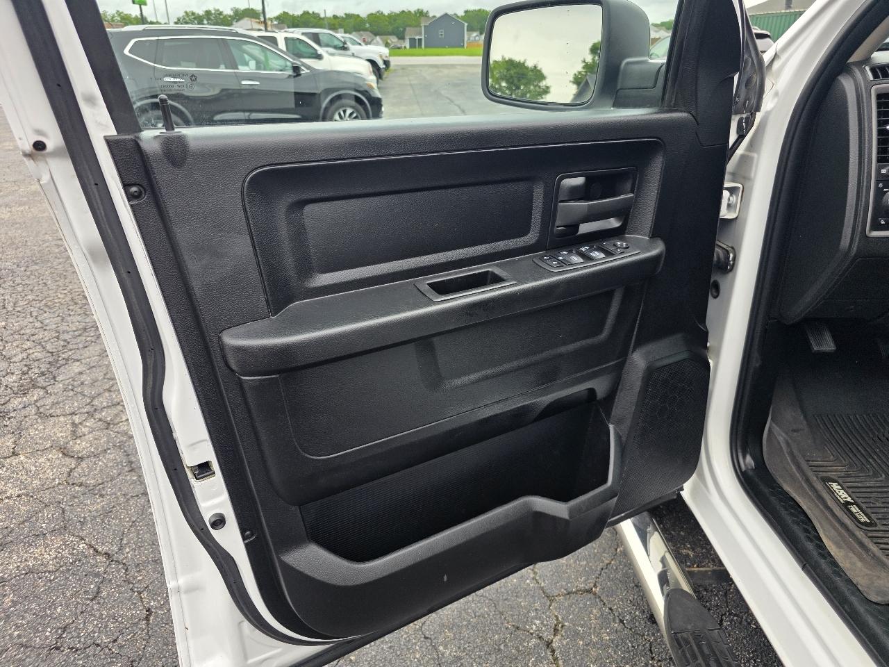 RAM 1500 Classic Tradesman Quad Cab 4WD 2021