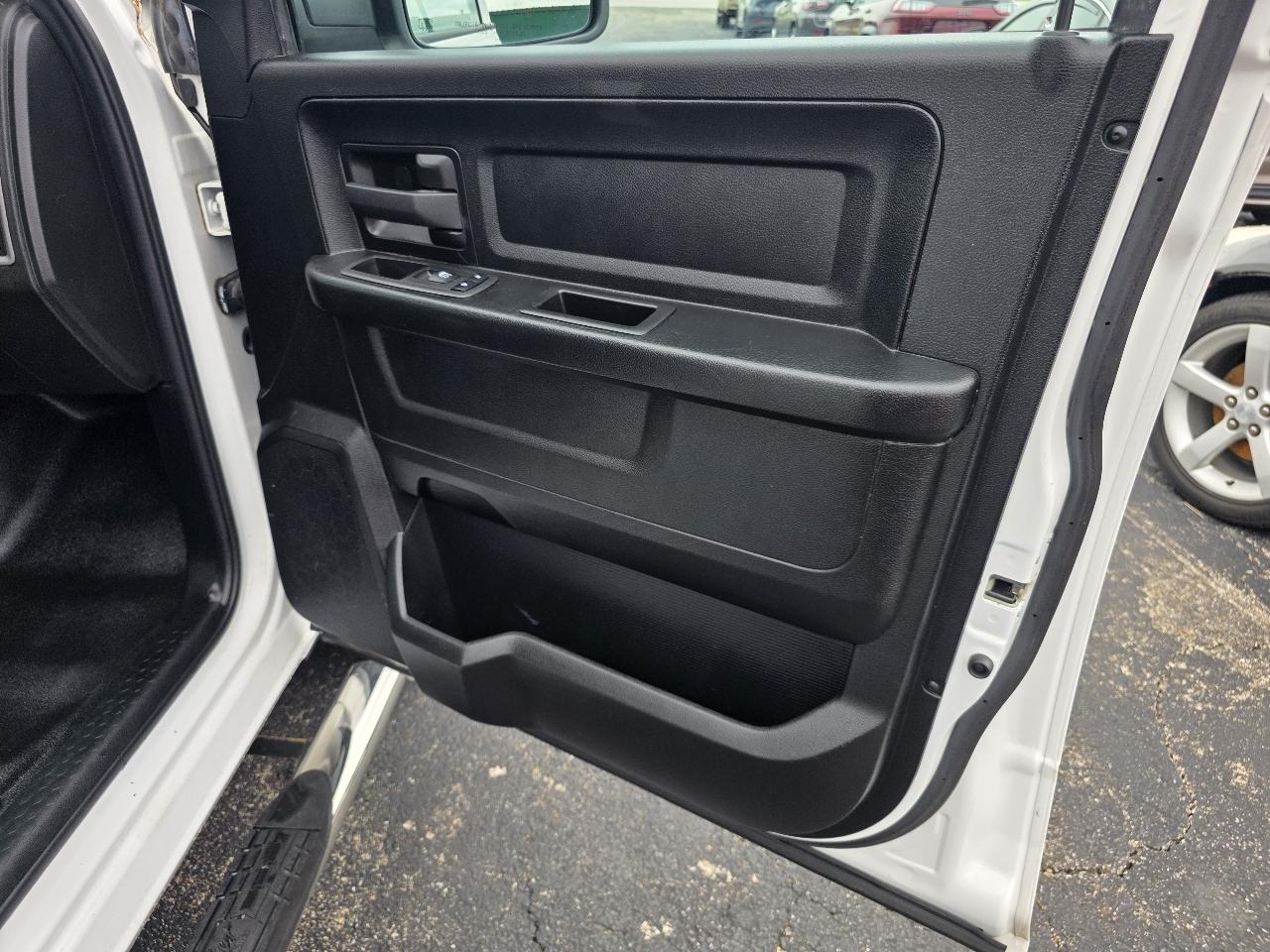 RAM 1500 Classic Tradesman Quad Cab 4WD 2021