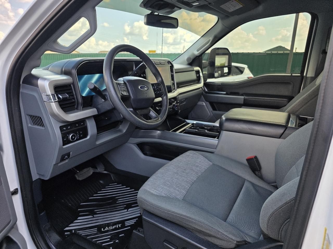 Ford F-350 SD XLT Crew Cab 4WD 2024