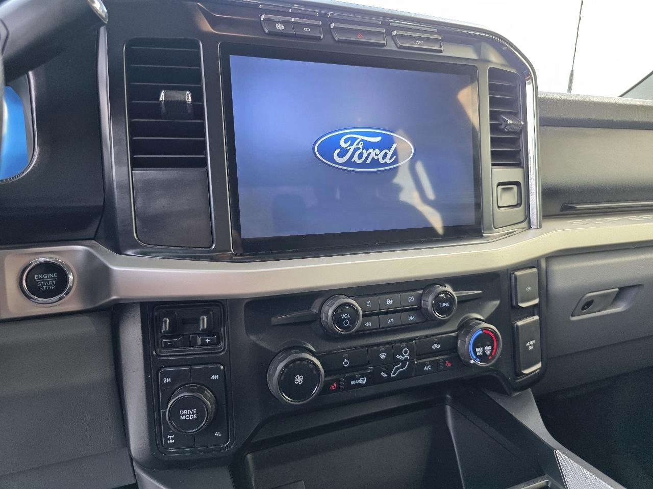 Ford F-350 SD XLT Crew Cab 4WD 2024