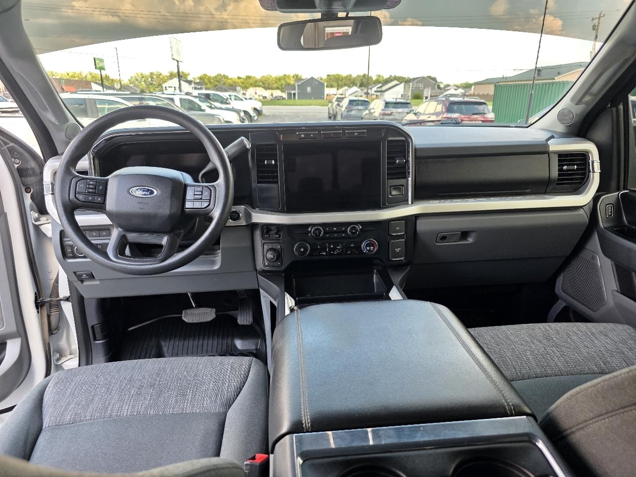 Ford F-350 SD XLT Crew Cab 4WD 2024