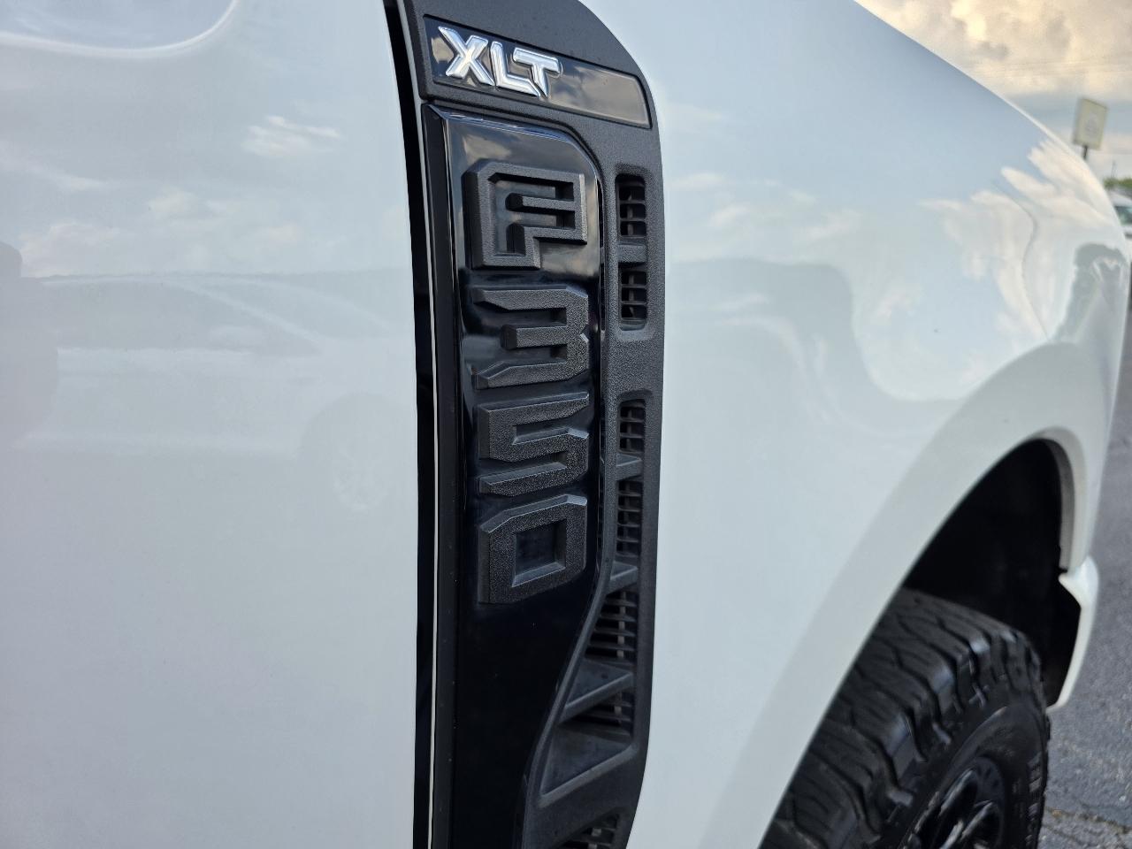 Ford F-350 SD XLT Crew Cab 4WD 2024
