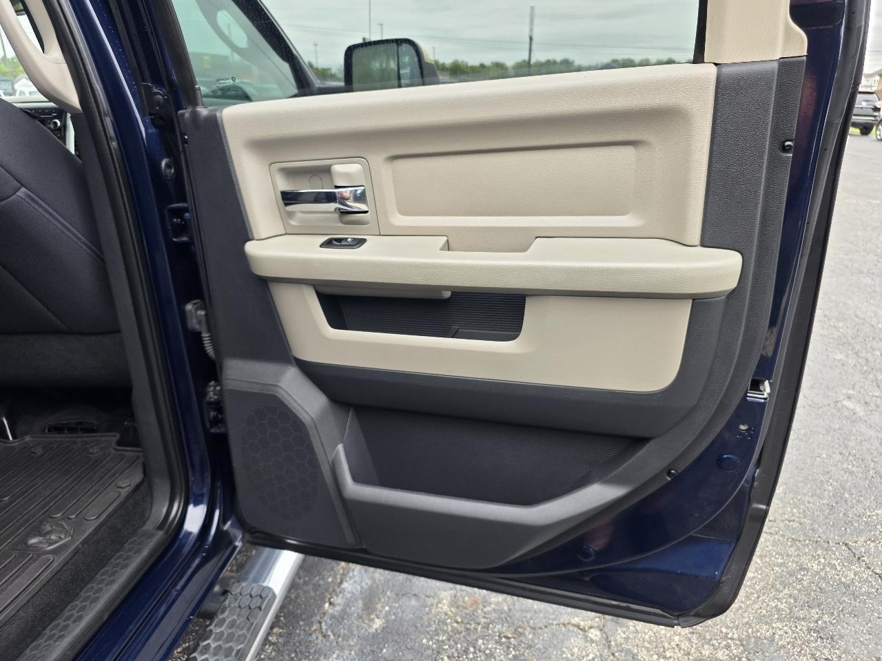 Dodge 2500 SLT Crew Cab SWB 4WD 2012