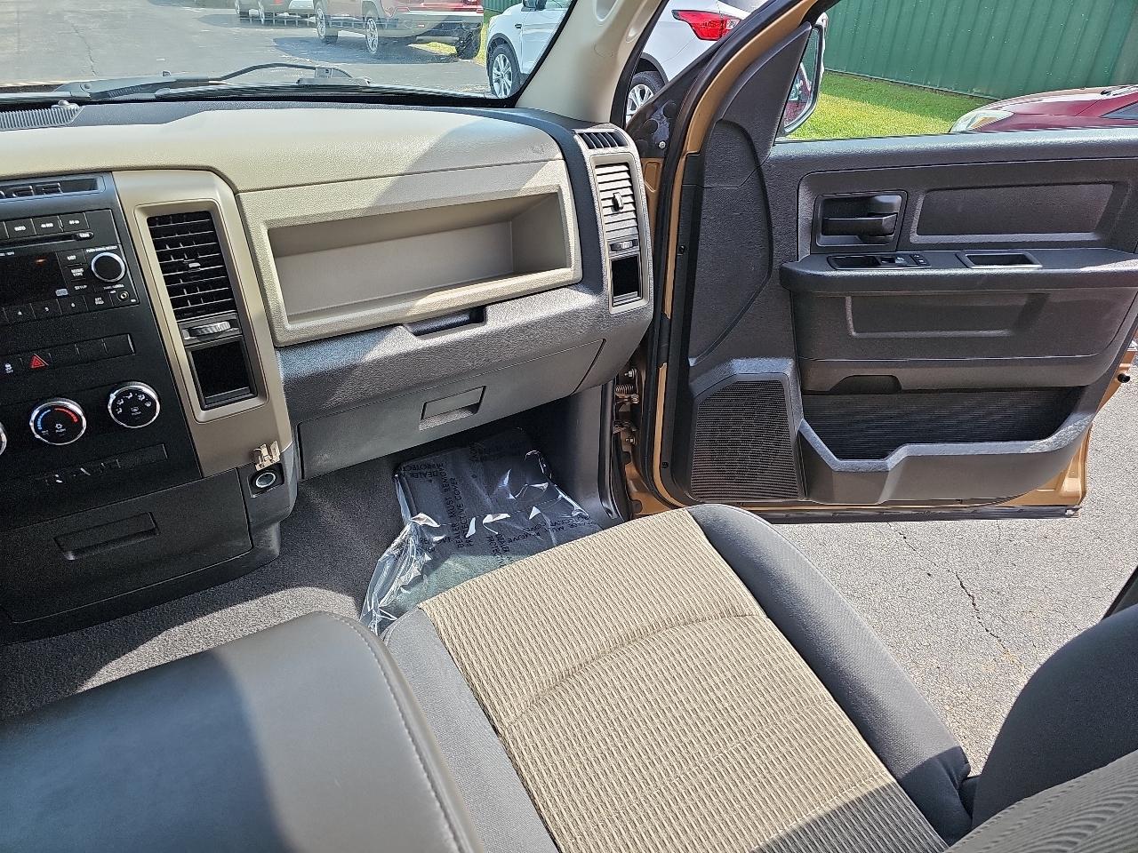 Dodge 1500 SLT Quad Cab 4WD 2011