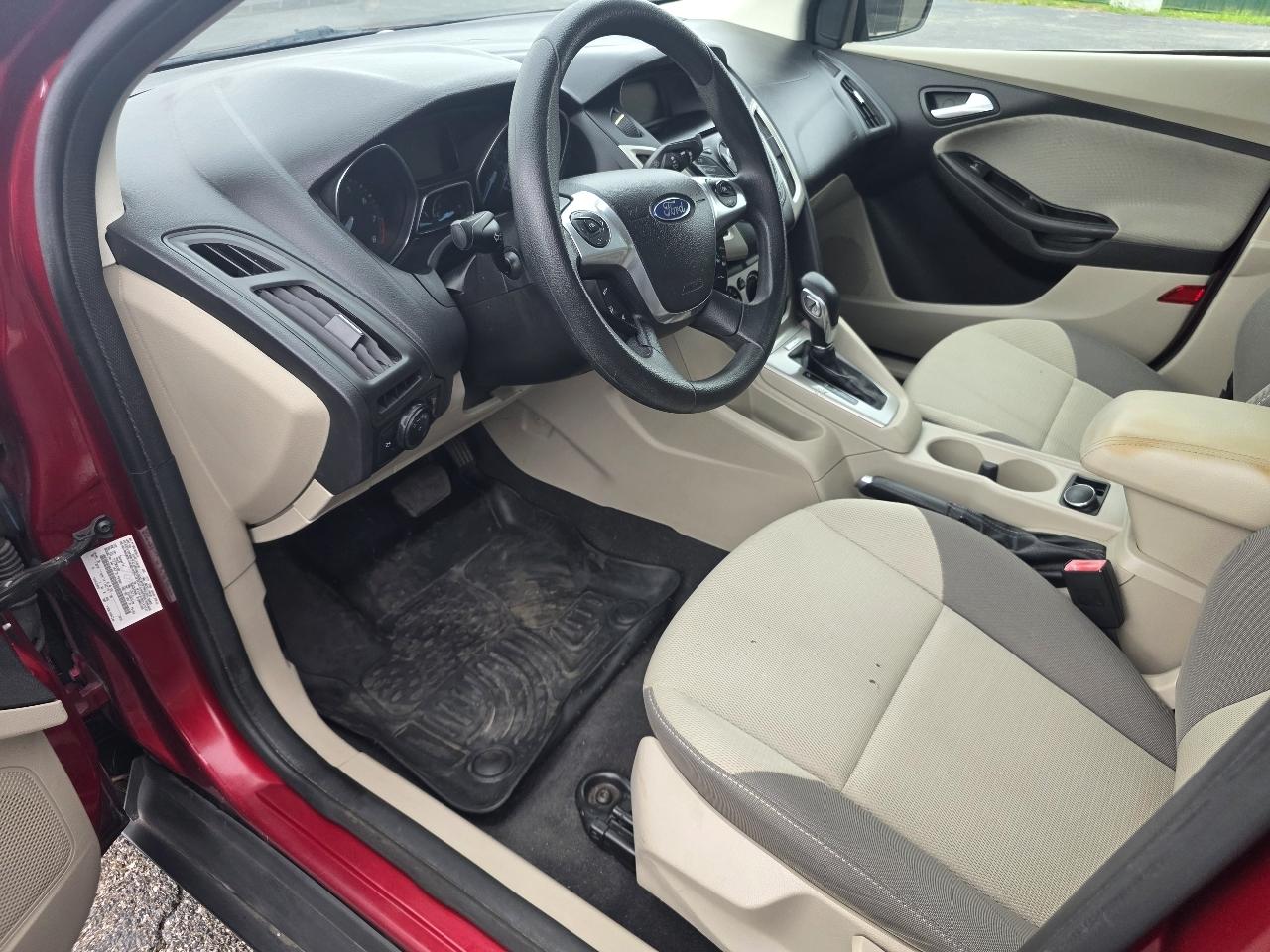 Ford Focus SE Sedan 2013