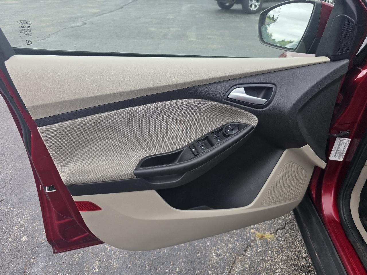 Ford Focus SE Sedan 2013