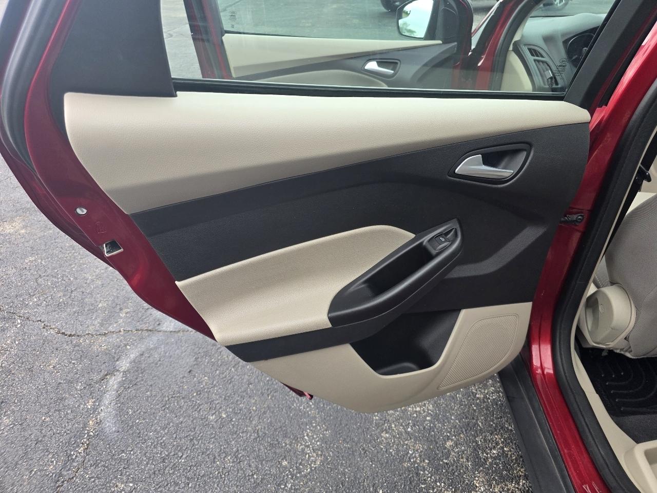Ford Focus SE Sedan 2013