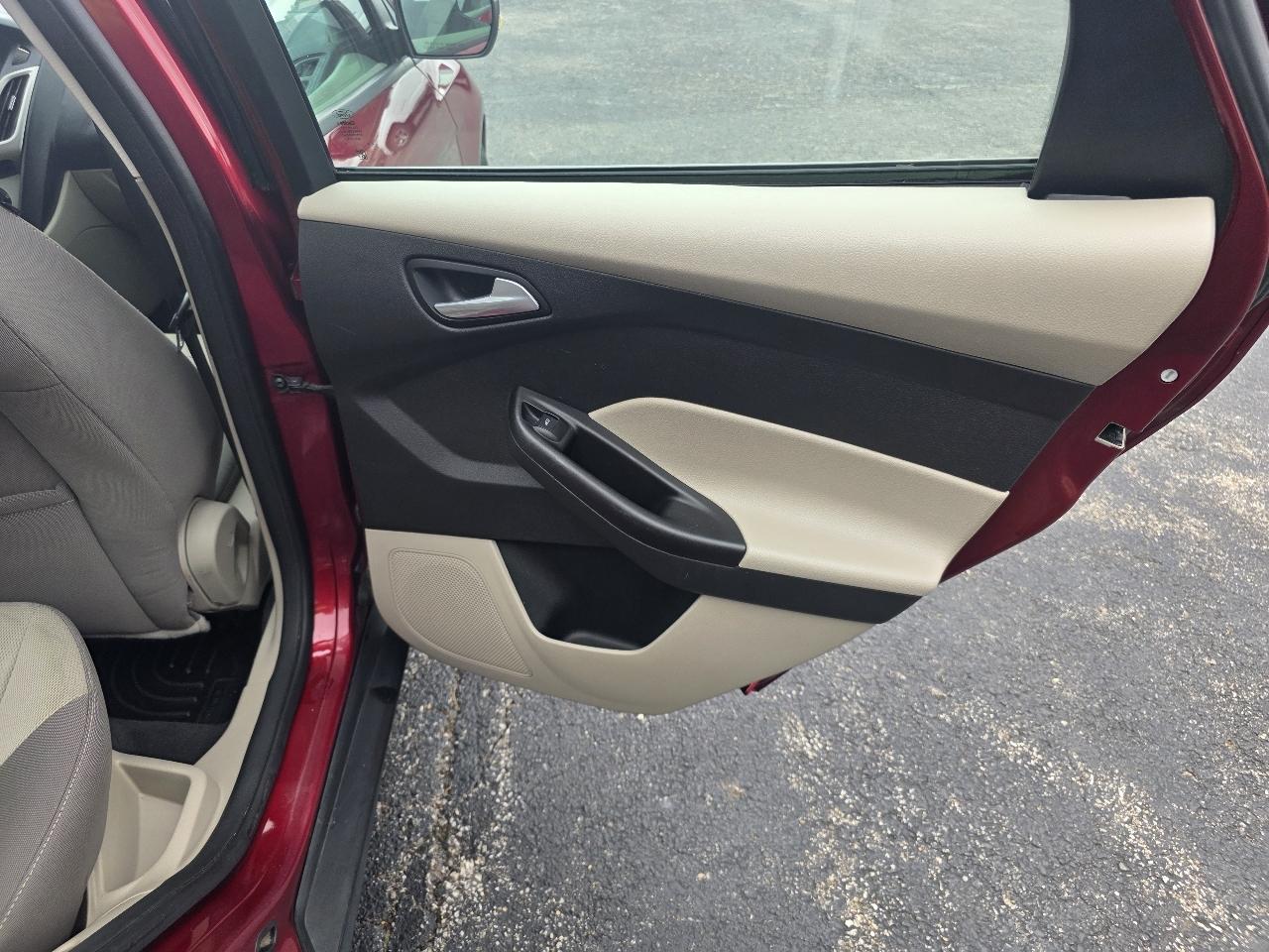 Ford Focus SE Sedan 2013