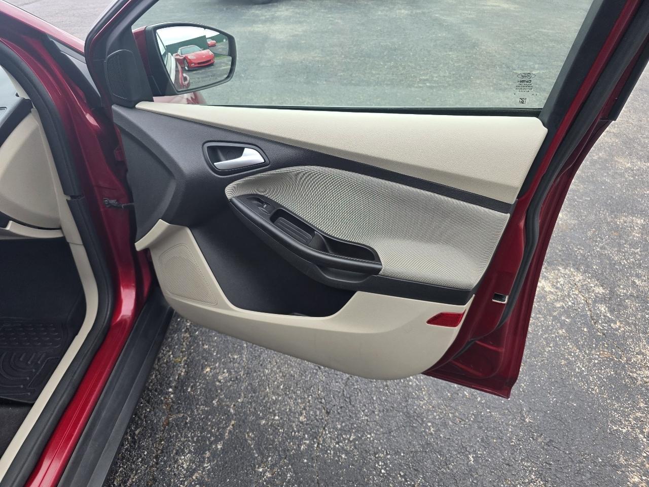 Ford Focus SE Sedan 2013