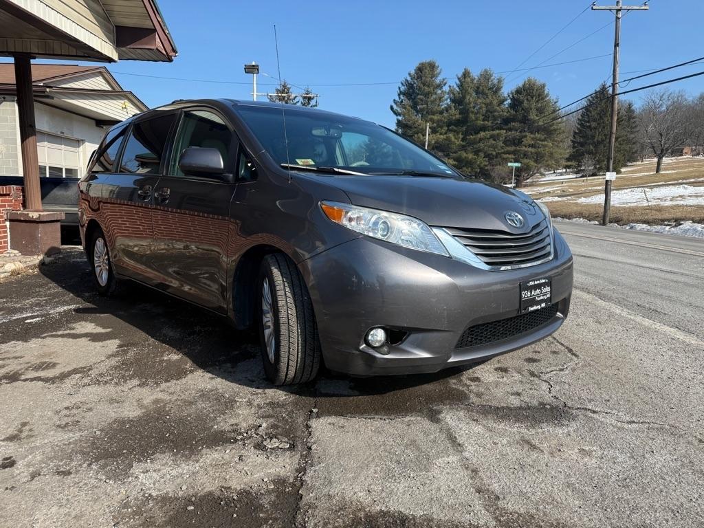 Toyota Sienna XLE FWD 8-Passenger V6 2014