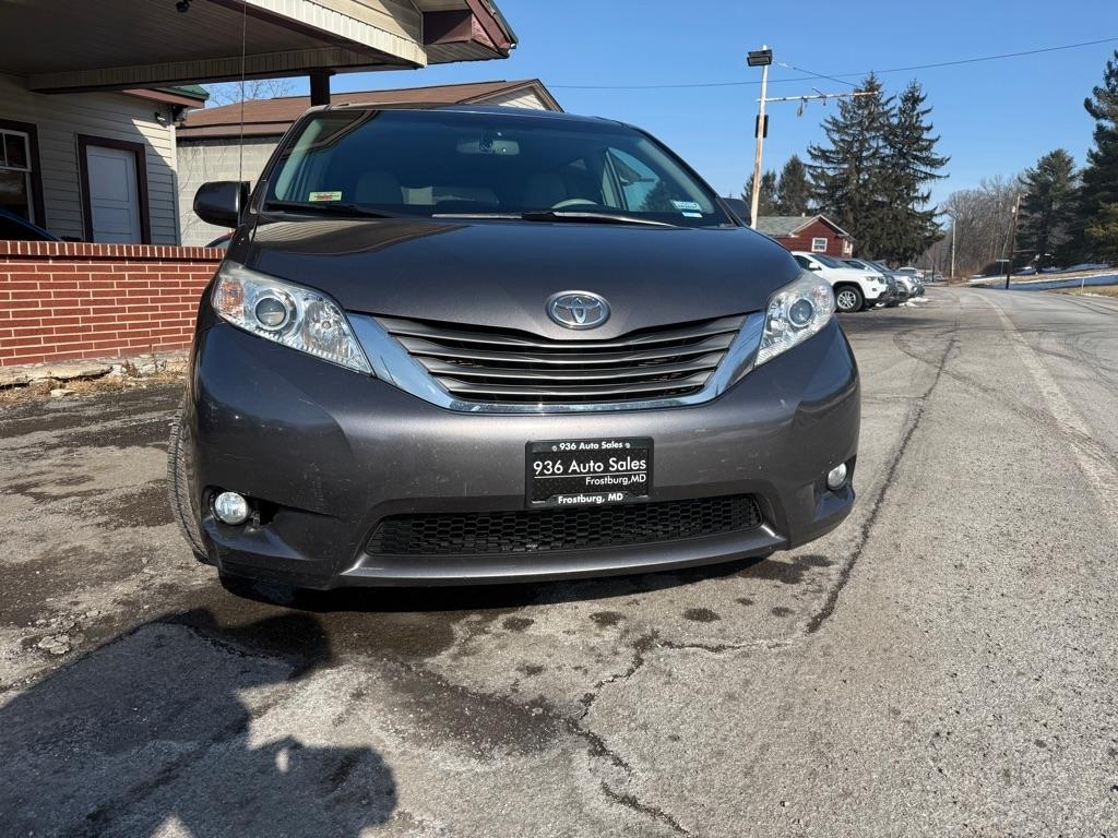Toyota Sienna XLE FWD 8-Passenger V6 2014
