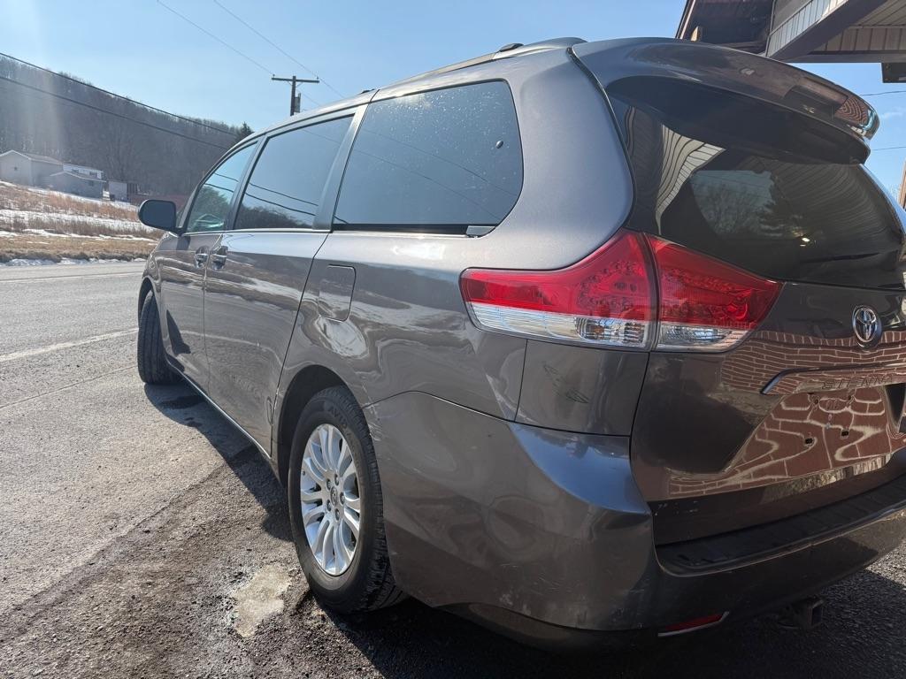 Toyota Sienna XLE FWD 8-Passenger V6 2014