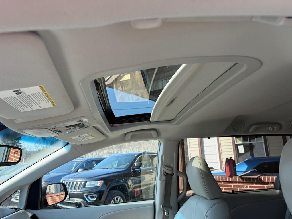 Toyota Sienna XLE FWD 8-Passenger V6 2014