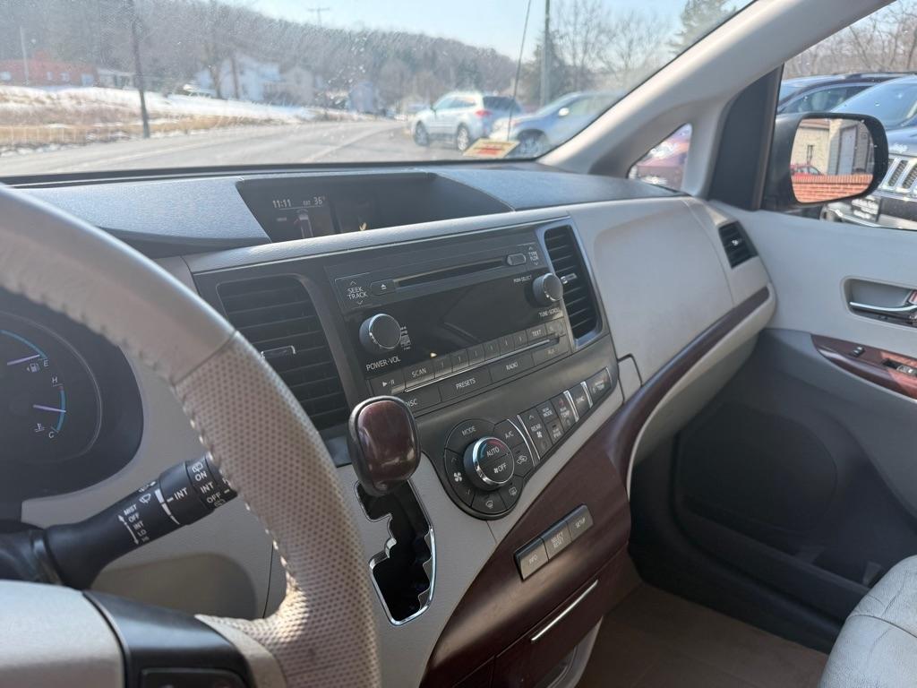 Toyota Sienna XLE FWD 8-Passenger V6 2014