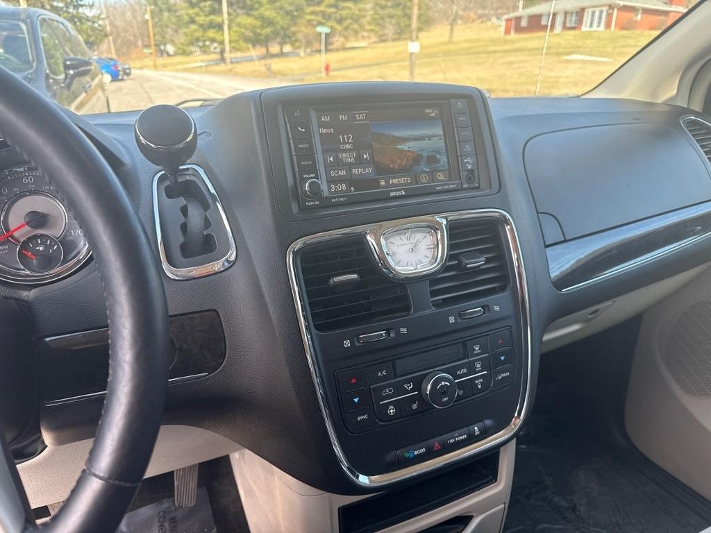 Chrysler Town & Country Touring 2016