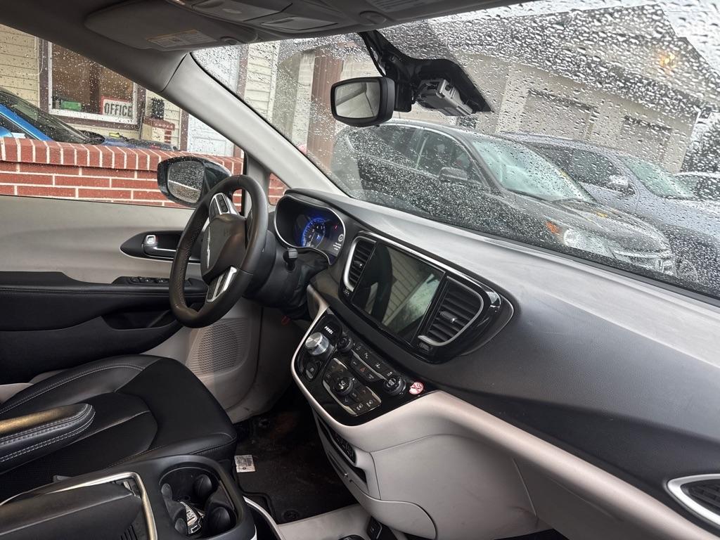 Chrysler Pacifica Touring L 2024